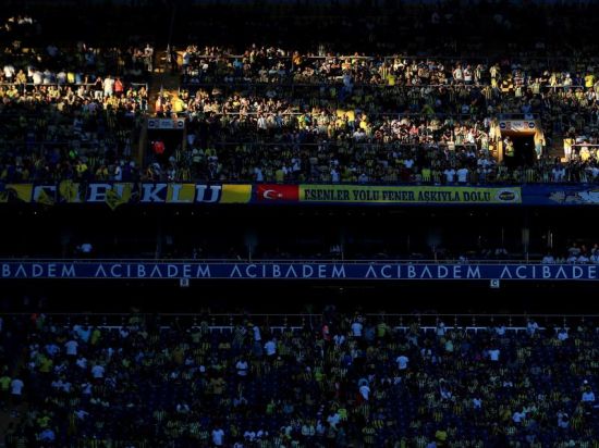 Fenerbahce punished for fans’ Putin chants